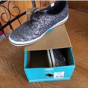 Kate spade keds only worn once no flaws